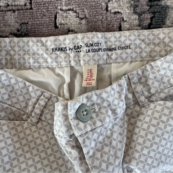 GAP Slim City Khaki Pants - Picture 2 of 3
